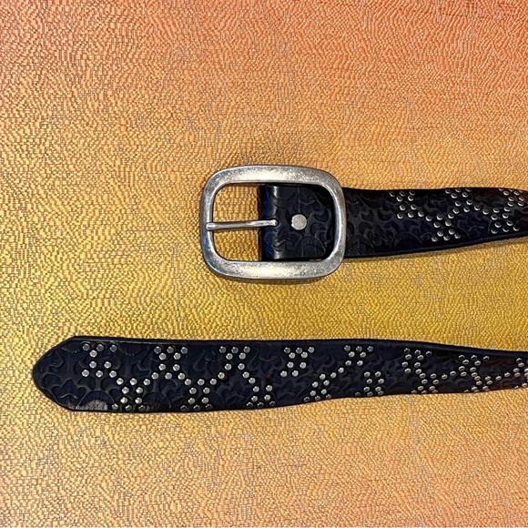 Studded Black Leather Belt Sundance Catalog Size Small, 4 to 6 - Picture 2 of 5